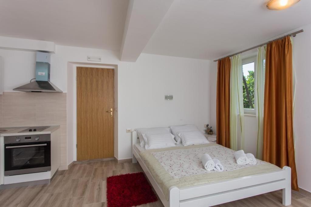 Apartments Anka ตริสเตโน ภายนอก รูปภาพ