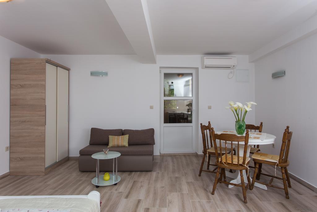 Apartments Anka ตริสเตโน ภายนอก รูปภาพ